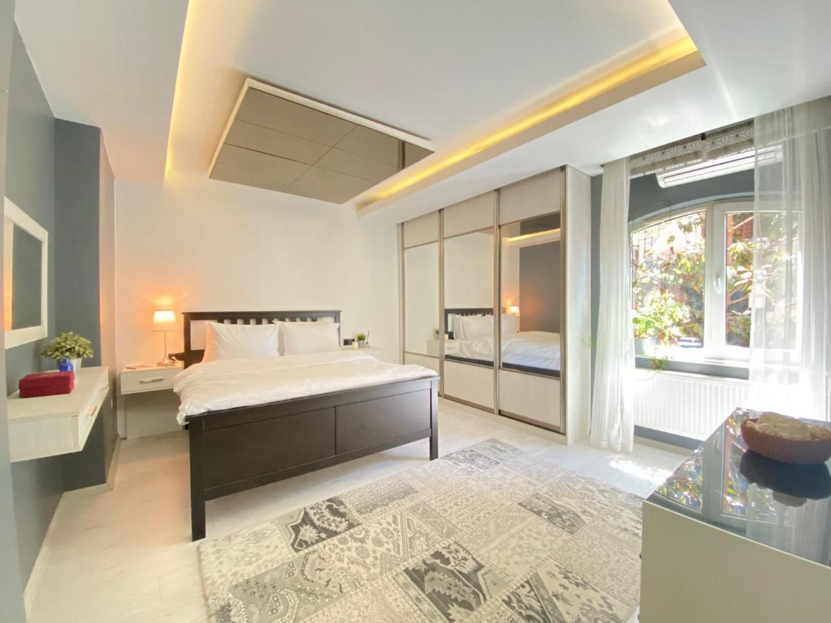 Delightful With Backyard And Bosphorus View In Uskudar Istambul